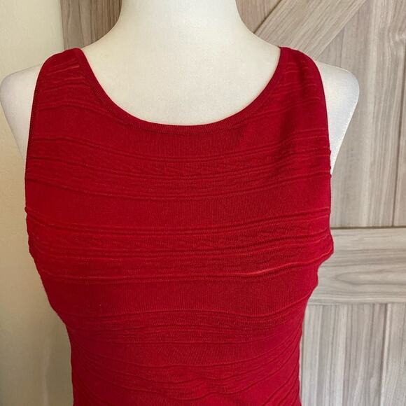 Alice + Olivia small texture sleeveless mini dress - Picture 2 of 5